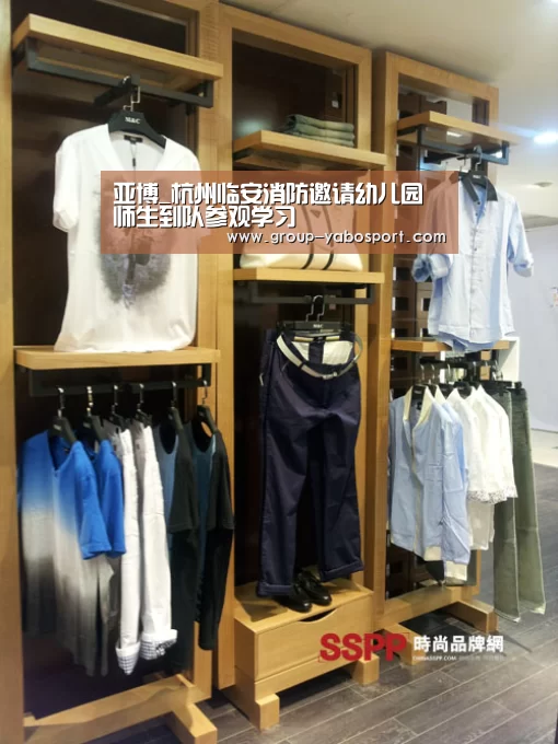 亚博_杭州临安消防邀请幼儿园师生到队参观学习(图2) 亚博_杭州临安消防邀请幼儿园师生到队参观学习(图2)